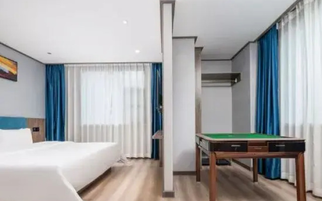 7Days Inn Hotel (Hebi Wanshanglong Building Materials City Railway Station)