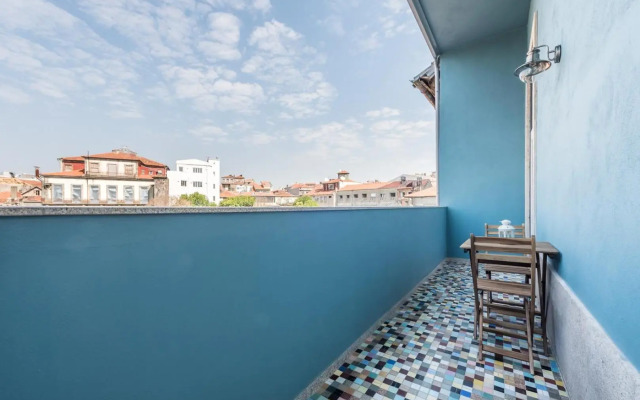 GuestReady - Pantone Balcony