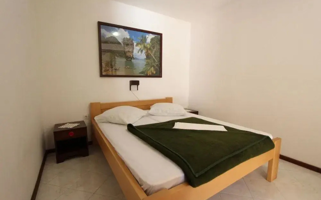 Room and Apartments Mariza