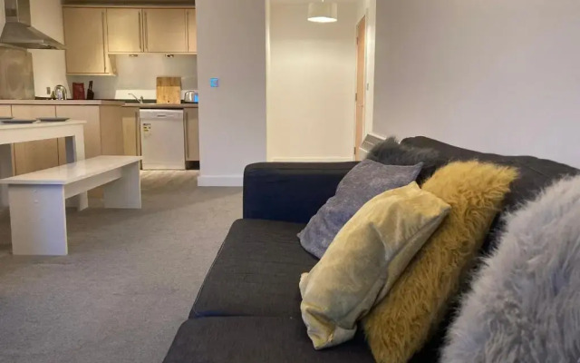 2 Bedroom Near Ocean Village Marina Port Apartment