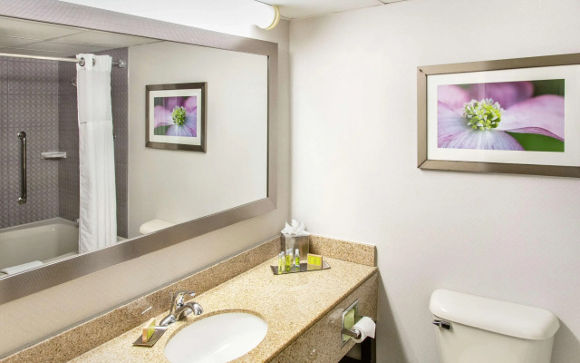 DoubleTree by Hilton Richmond - Midlothian