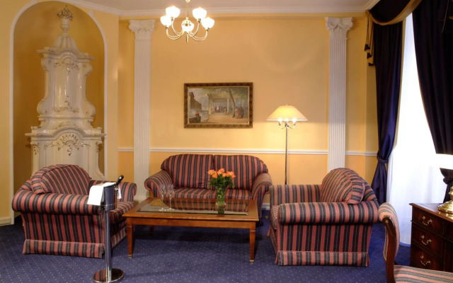 Hotel Embassy