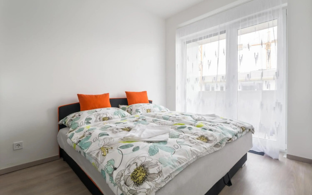 BpR CHIC White Home with Terrace & A/C & Garage