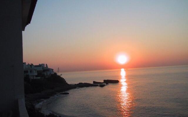 Estepona Frontline Beach Homely 3 bedrooms duplex with amazing views