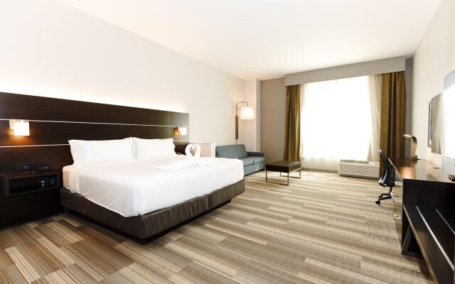 Holiday Inn Express & Suites Franklin - Berry Farms by IHG