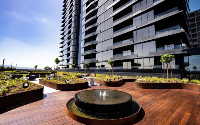 Moody Moon Apartment @ Sky Garden - Glen Waverley