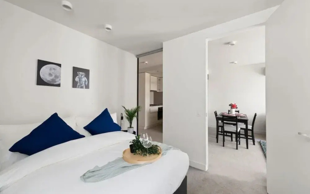 A Comfy 2BR Apt Near Melbourne Central, City Views