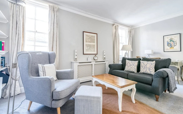 Cozy and Spacious Kensington Maisonette