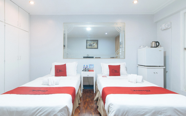 RedDoorz Premium near Greenbelt Makati