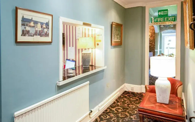 OYO Lamphey Hall Hotel
