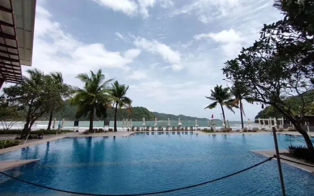 Dr Calayan's 2BR Condo at Pico De Loro