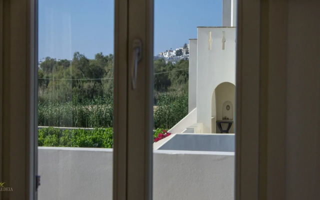Iphimedeia Apartments & Suites