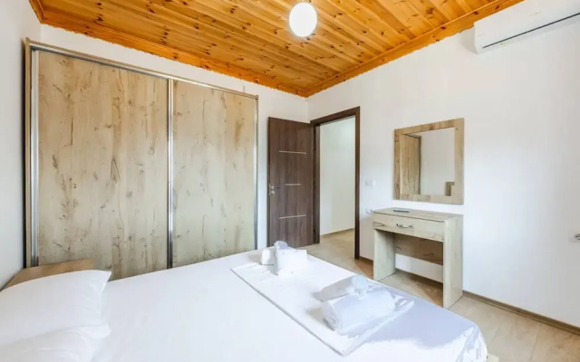 Hillside Apartment Gjirokast r 2 2BR With Balcony