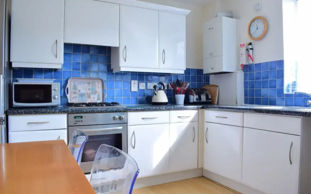 Bright 4 Bed Flat In Stepney Green