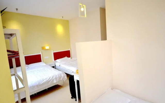 Shanshan gap Year Hotel