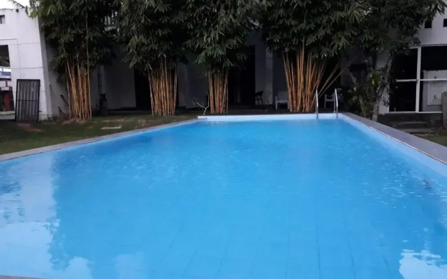 Hikka Holiday Inn