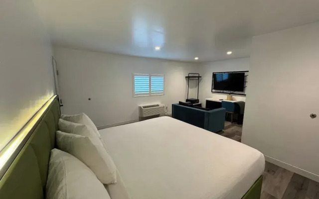 Hotel Rudra - Hollywood