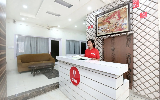 OYO 10376 Hotel Golden Inn