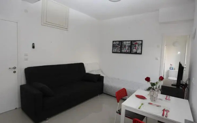 Incom Studios