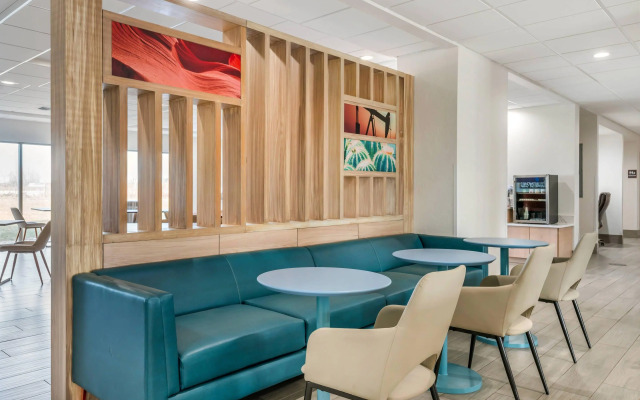 Comfort Inn & Suites Madison East Interstate I-90