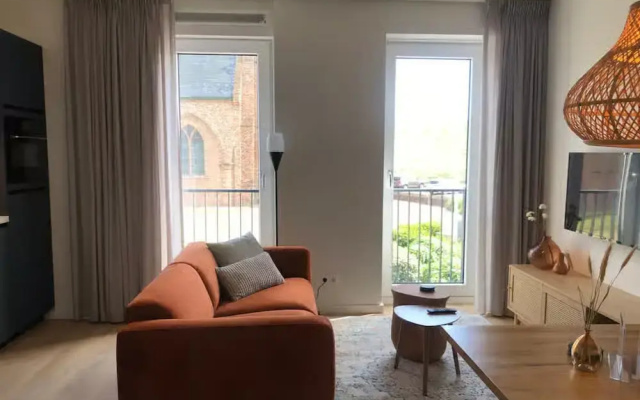 Lodge With Beautiful View of Garden