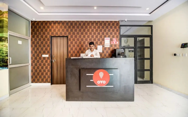 Oyo Flagship 28716 Panchasheel Enclave