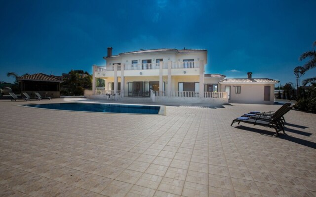 Villa Geordie 7 Platinum