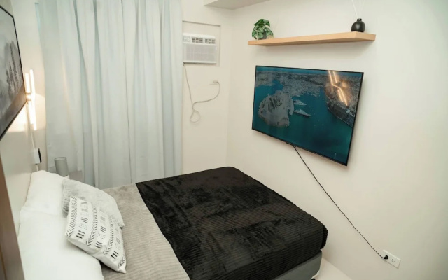 2-bedroom Elegant Condo With Sunrise & Mountain View