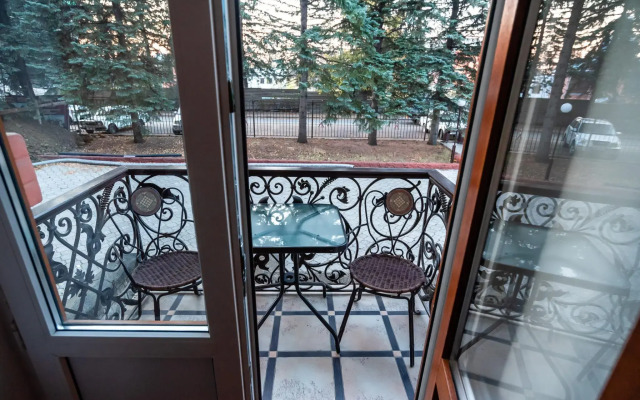 Шаляпинъ (Кисловодск)