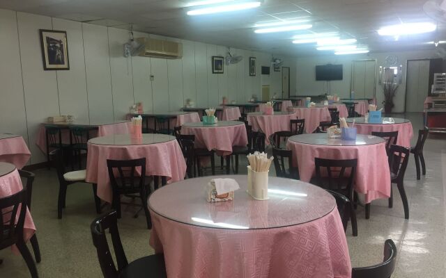 King Lo Tung Hotel
