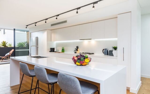 Sydney Townhouse with Parking and Deck