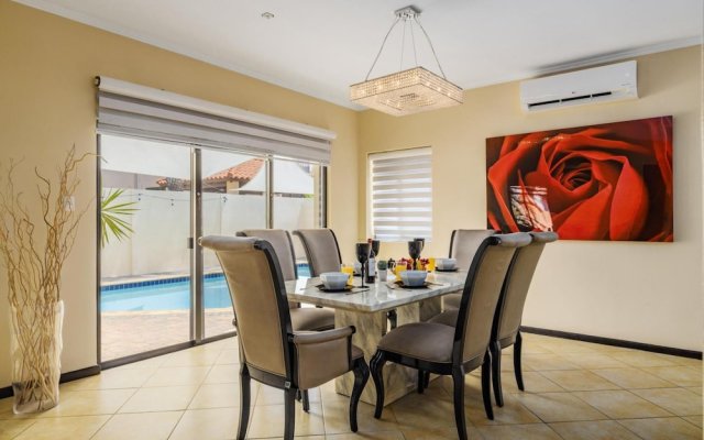 Amazing 4br3 5BA Villa w Private Pool Goldcoast