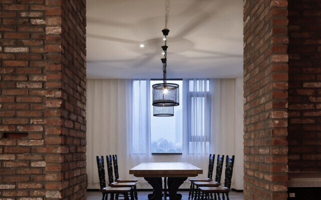 Ease House Hotel