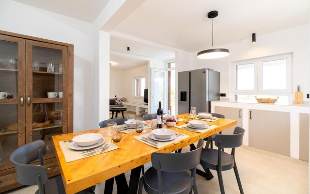 Amazing Home in Blato with Hot Tub, WiFi & 5 Bedrooms