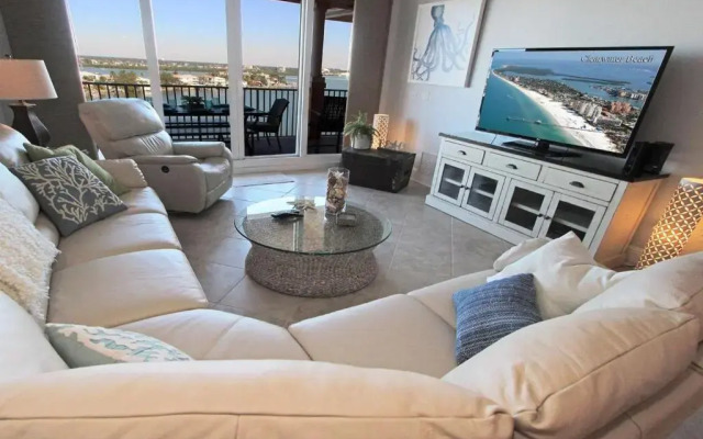 806 Harborview Grande