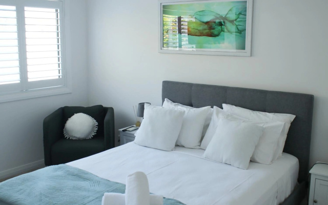 Sandcastles on the Broadwater – Guest Rooms – Labrador