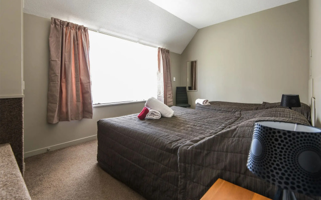 Manuka Crescent Motel