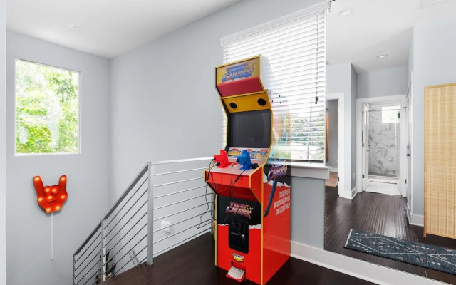 Stunning Centrally Located FUN 3BR Home