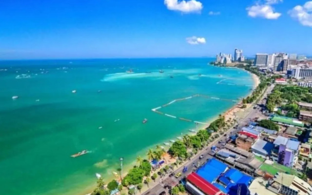 The Base Central Pattaya by Alin