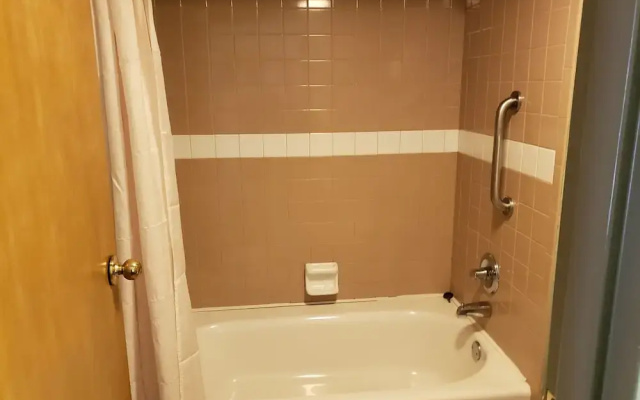 Hotsprings Village Inn