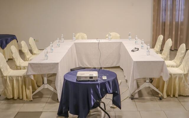 Itsandra Beach Hotel & Resort