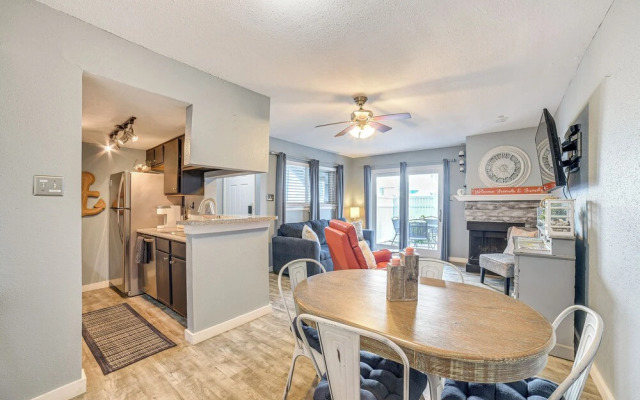 1/4 Mi to Seawall: Relaxing Galveston Condo!