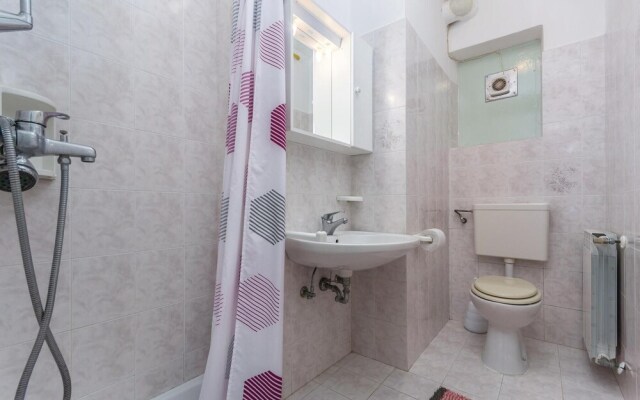 Beautiful Home in Lovrecica With Wifi and 2 Bedrooms