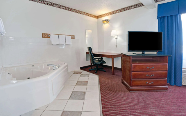Ramada by Wyndham Sellersburg/Louisville North