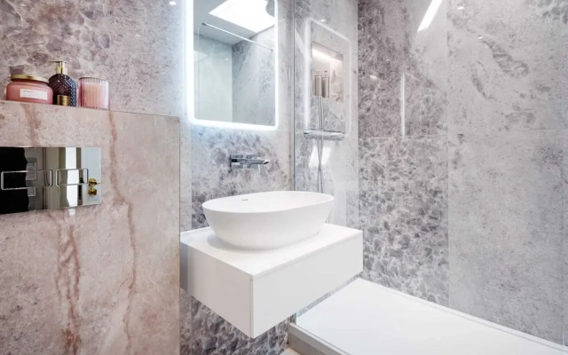 Marble Arch Suite 8-hosted by Sweetstay