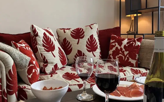 Chic City Centre Georgian Maisonette