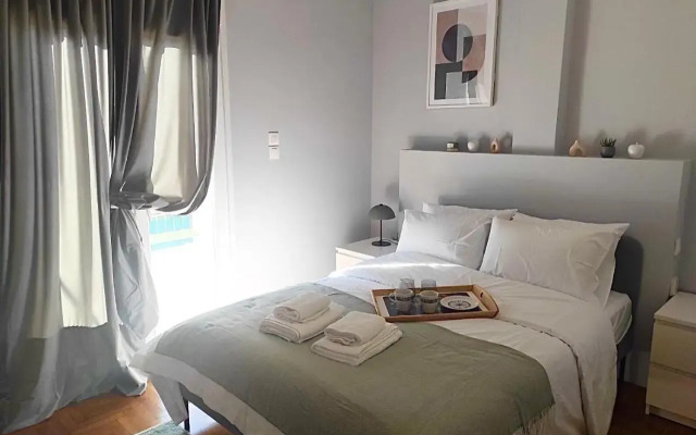 Sleek & Sunny Athenian Penthouse 5min from metro