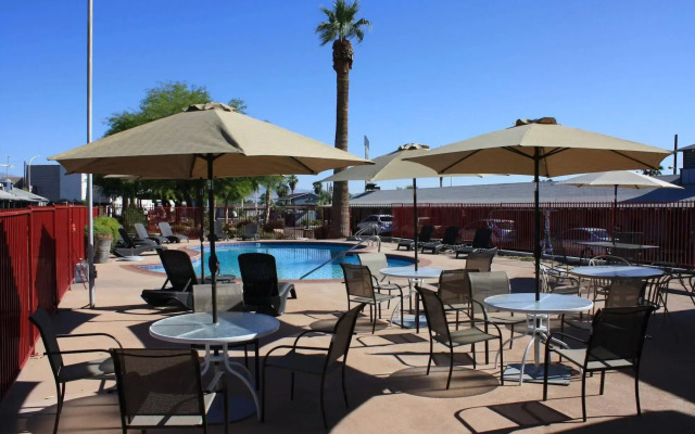 Sterling Gardens Hotel