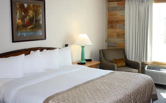 Flat Creek Inn And Suites