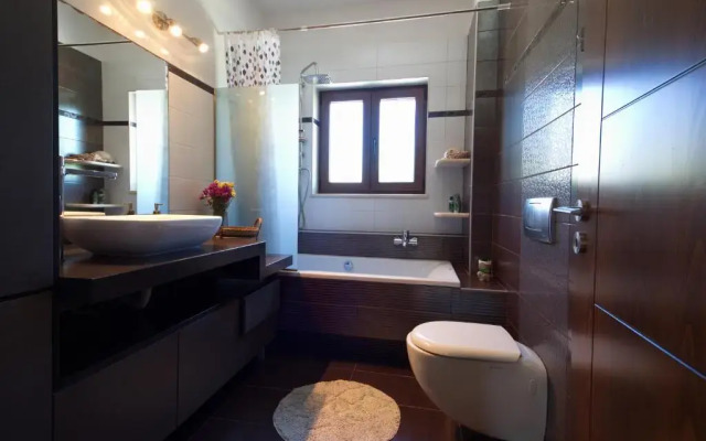 2-Bedroom, Sea-View Apartment - Balcony in Heaven!